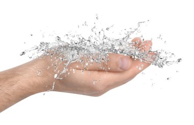Beyaz arka planda saf su sıçratan adam, yakın plan