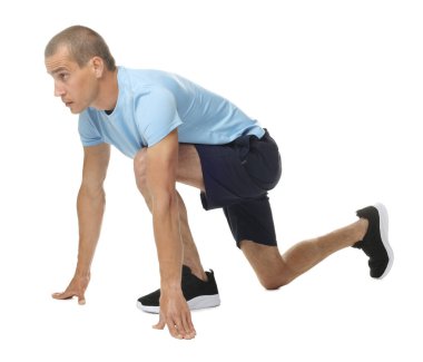 Beyaz arkaplanda başlangıç konumunda çalışan