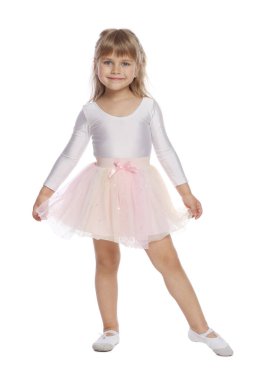 Beyaz arka planda etekli şirin bir dansçı.