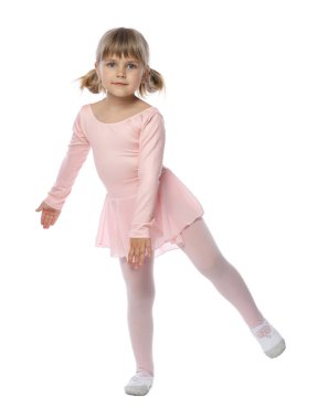 sevimli küçük kız beyaz arka plan üzerinde dans