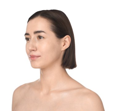 Beyaz arka planda güzel bir kadın. Kozmetoloji ve cilt bakımı