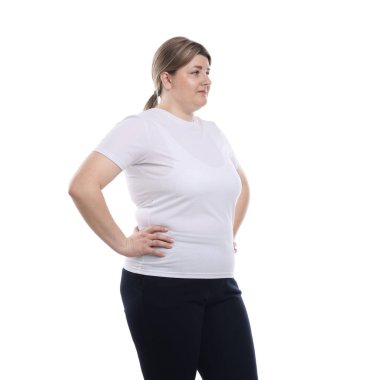 Kilo kaybı. Artı beyaz arka planda boy kadın.