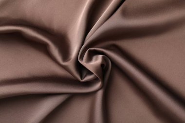 Arkaplan olarak buruşuk açık kahverengi ipek kumaş, üst görünüm