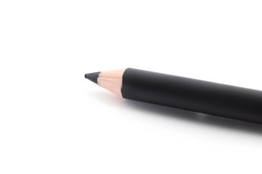 Bir siyah kaş kalemi beyaza izole edilmiş.