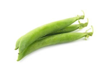 Beyaz izole taze yeşil bezelye