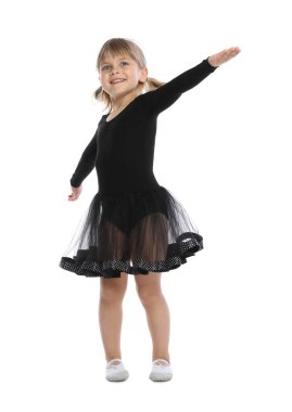 sevimli küçük kız beyaz arka plan üzerinde dans