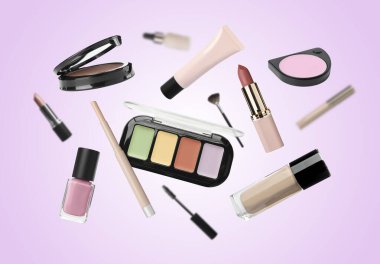 Farklı kozmetik ürünleri menekşe eğimine karşı uçuyor