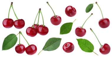 Beyaz zemin üzerinde olgun kırmızı kirazlar ve yeşil yapraklar, kolaj