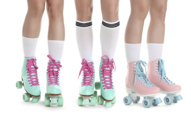 Retro patenli kadınlar beyaz arka planda kayıyor, yakın plan. Kolaj