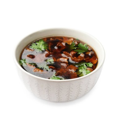 Mantarlı lezzetli çorba ve beyaz tenceredeki maydanoz.