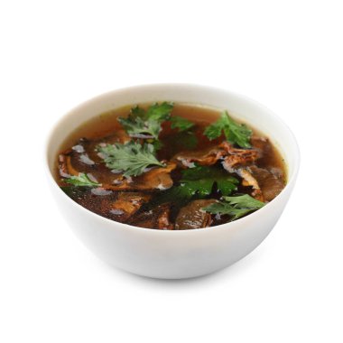 Mantarlı lezzetli çorba ve beyaz tenceredeki maydanoz.