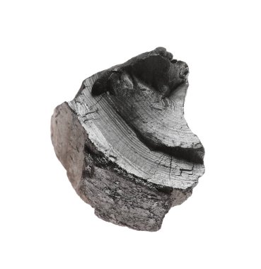 Siyah kömür parçası beyaza izole edilmiş.