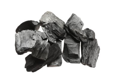 Siyah kömür parçaları beyaza izole edilmiş, üst manzara