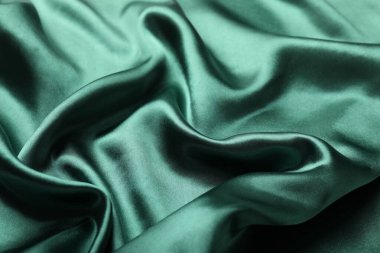 Arkaplan olarak buruşmuş yeşil ipek kumaş, yakın plan