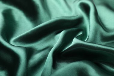 Arkaplan olarak buruşmuş yeşil ipek kumaş, yakın plan