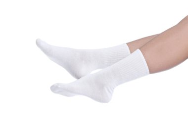 Beyaz arka planda temiz çoraplı kadın, yakın plan.