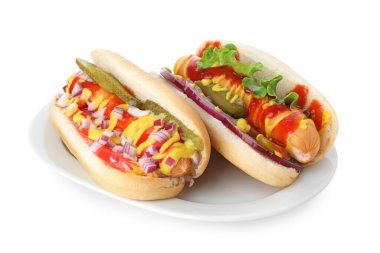 Sebzeli, hardallı ve ketçaplı leziz sosisliler.