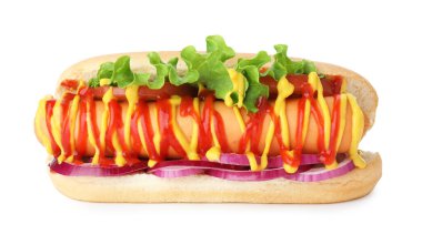 Sebzeli, hardallı ve ketçaplı leziz sosisli sandviç.