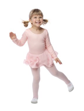 sevimli küçük kız beyaz arka plan üzerinde dans