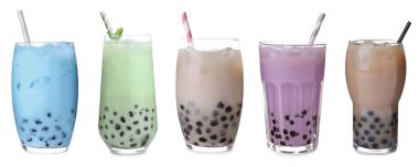 Beyaz arkaplanda farklı aromalı kabarcık çayı, set