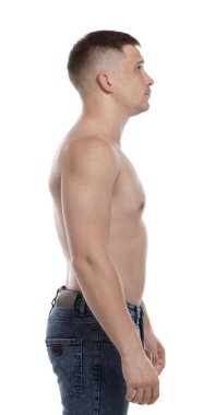 Beyaz arka plan üzerinde poz yakışıklı genç