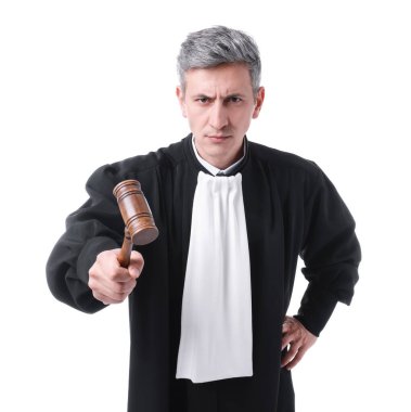 Beyaz arka planda tokmağı olan duygusal yargıç.