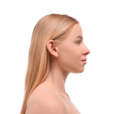 Beyaz arka planda güzel bir kadının portresi