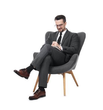 Beyaz arka planda dizüstü bilgisayarı olan profesyonel bir psikolog.