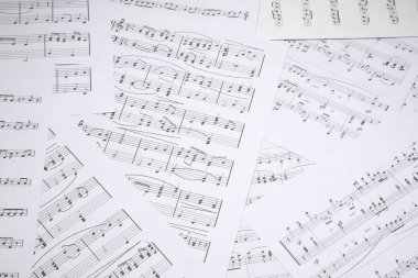 Arkaplan olarak notaları olan sayfaları kapat