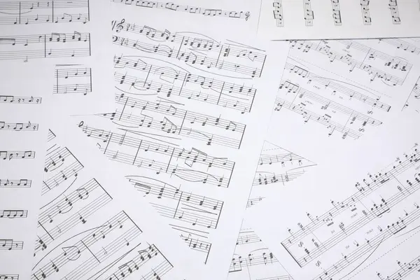 Arkaplan olarak notaları olan sayfaları kapat