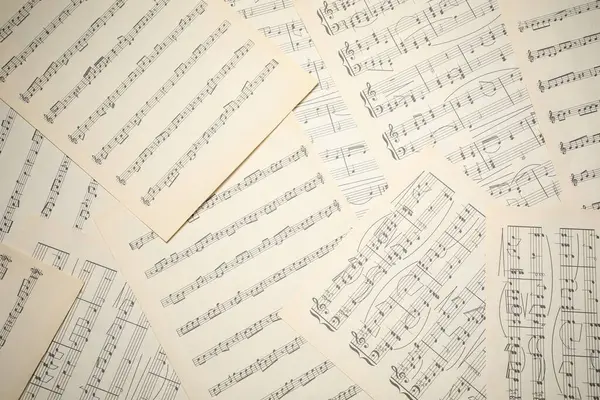 Arkaplan olarak notaları olan sayfaları, üst görünüm