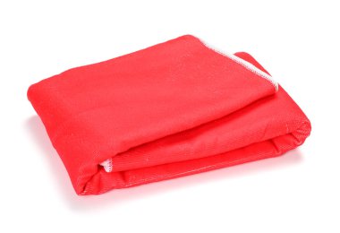 Bir katlanmış plaj havlusu beyaza izole edilmiş.