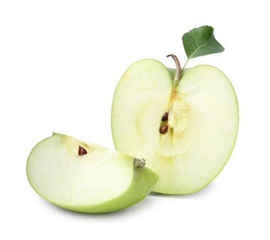 Taze elma ve yaprak parçaları beyaza izole edilmiş.