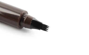 Bir adet sıvı kaş kalemi beyaza izole edilmiş.