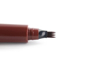 Bir adet sıvı kaş kalemi beyaza izole edilmiş.