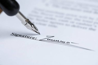 Noter belgesini dolma kalemle imzala, kapat