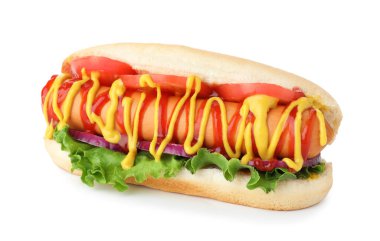 Lezzetli sosisli, domates, marul, soğan, ketçap ve hardal beyaz üzerine izole edilmiş.