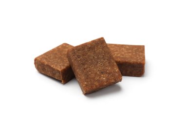 Beyaz üzerine izole edilmiş üç aromatik bulut kübü.