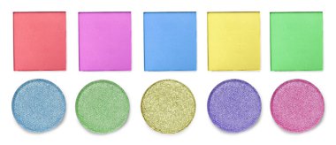 Göz farı tazeleme kalıpları beyazda izole edilmiş, üst manzara. Dekoratif kozmetik