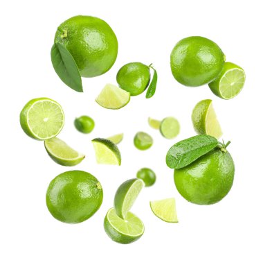 Beyaz arka planda taze limonlar uçuşuyor.