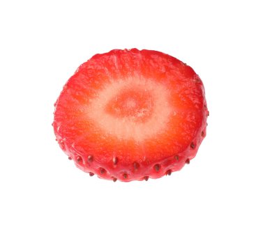 Olgun çilek parçası beyaza izole edilmiş.