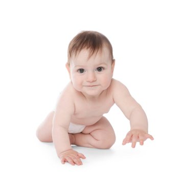Beyaz arka plan üzerinde sürünerek şirin bebek
