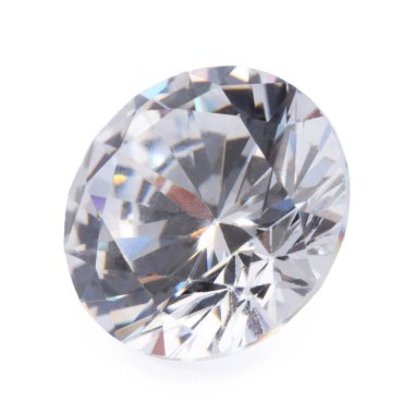 Güzel, parlak bir elmas beyazda izole edilmiş.