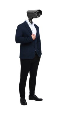 Beyaz arka planda kafası yerine kapalı devre kameralı bir iş adamı.