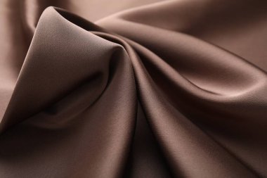 Arkaplan olarak buruşuk açık kahverengi ipek kumaş, yakın plan