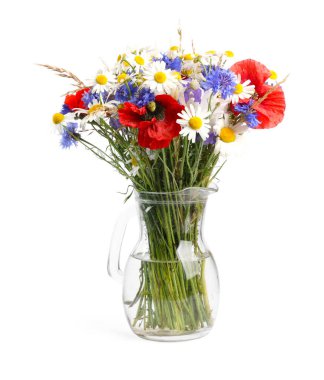 Beyaz vazodaki güzel kır çiçekleri