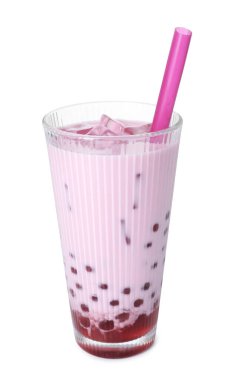 Beyaz bardaktaki lezzetli sütlü çay.