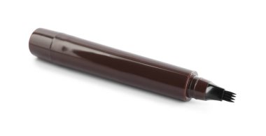 Bir adet sıvı kaş kalemi beyaza izole edilmiş.