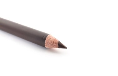 Bir kahverengi kaş kalemi beyaza izole edilmiş.