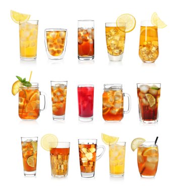 Buzlu çay. Beyaz bardaklarda farklı türde içecekler var.